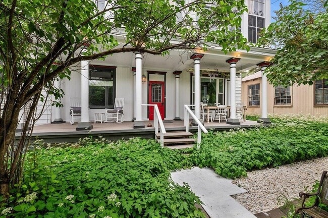 property at 123 1/2 Stone St