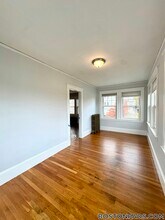 15 Edgecliff Rd in Watertown, MA - Foto de edificio - Building Photo