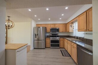 4775 Cove Cir in St. Petersburg, FL - Building Photo - Building Photo