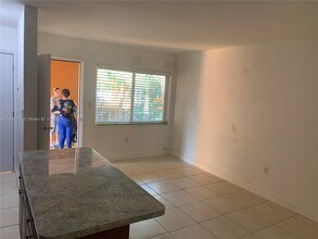 7901 SW 64th Ave in South Miami, FL - Building Photo - Building Photo