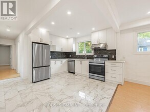 16 Muskoka Ave in Toronto, ON - Building Photo - Building Photo