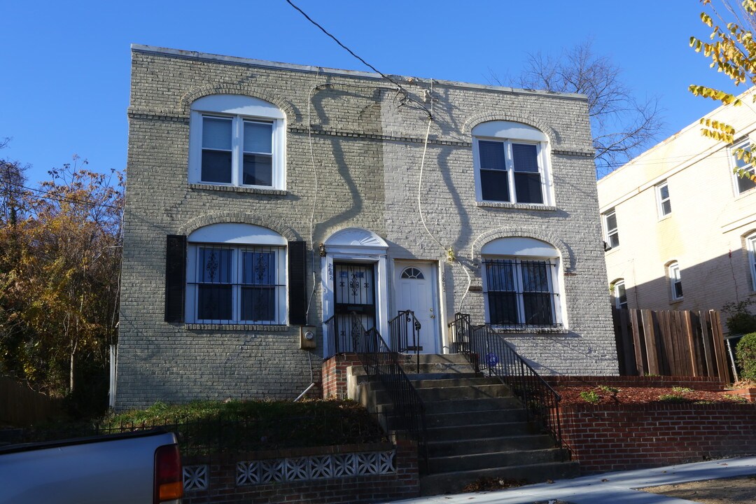 2805-2807 Buena Vista Ter SE in Washington, DC - Building Photo