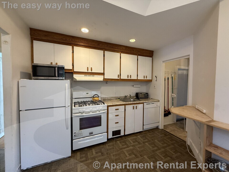 24 Warren Ave in Somerville, MA - Building Photo