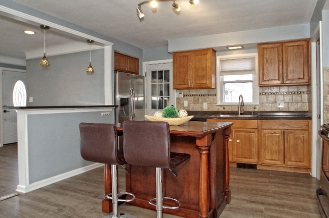 1071 Cranbrook Dr in Highland Heights, OH - Building Photo - Building Photo