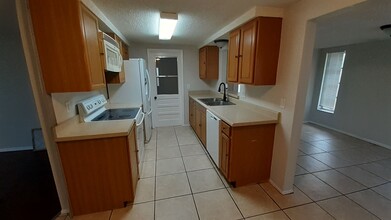 10924 Stamford Dr in Port Richey, FL - Building Photo - Building Photo