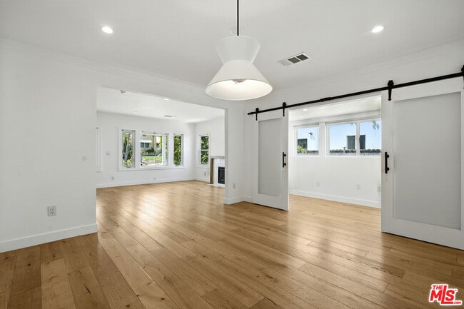 property at 1054 S Plymouth Blvd