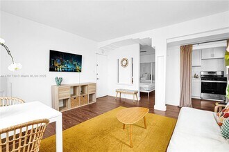 1525 Meridian Ave in Miami Beach, FL - Building Photo - Building Photo