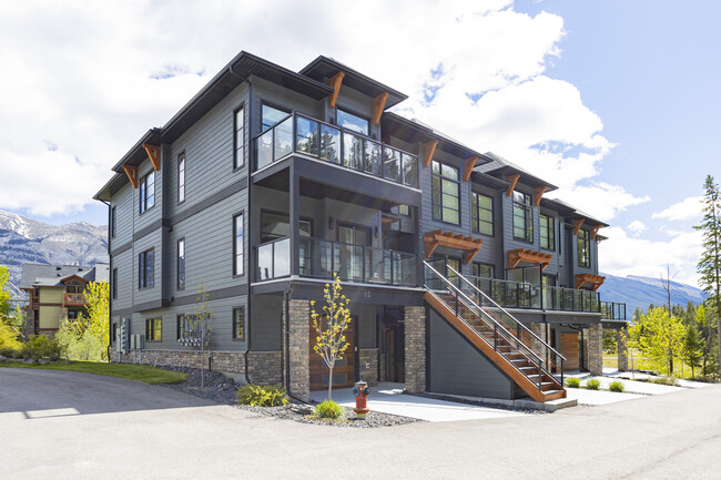 The Courtyard in Canmore, AB - Building Photo - Building Photo