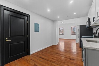 280 Essex St in Lawrence, MA - Foto de edificio - Building Photo