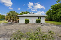 2227 NE 3rd Ave in Delray Beach, FL - Foto de edificio - Building Photo