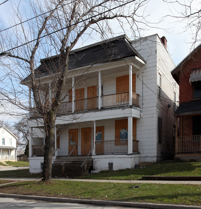 828 Lagrange St in Toledo, OH - Foto de edificio - Building Photo