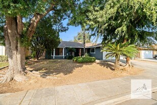 2926 Ezie Ave in Clovis, CA - Building Photo