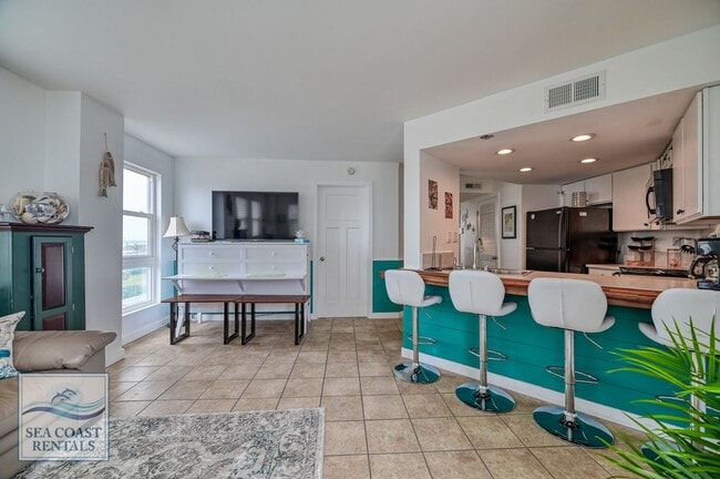 2000 New River Inlet Rd in North Topsail Beach, NC - Building Photo - Building Photo