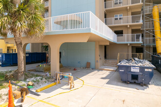 Island Towers in Ft. Myers, FL - Building Photo - Building Photo