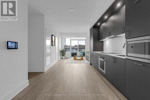 259 The Kingsway in Toronto, ON - Building Photo