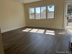 90 Murray Hill St in Elmont, NY - Building Photo