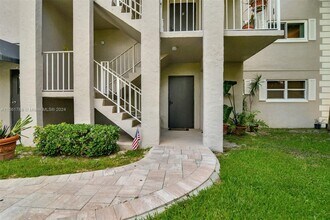 5951 NE 14th Ln, Unit 108N in Fort Lauderdale, FL - Foto de edificio - Building Photo