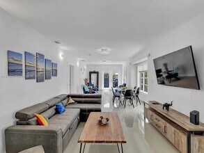 715 Hollywood Blvd in Hollywood, FL - Building Photo - Building Photo