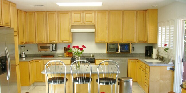 830 Serenidad Pl in Goleta, CA - Building Photo - Building Photo