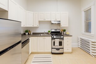 155 MacLaren in Ottawa, ON - Building Photo
