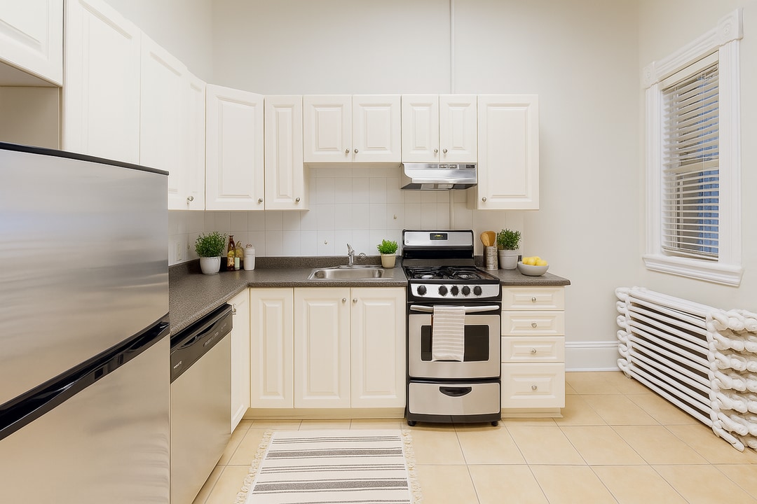 155 MacLaren in Ottawa, ON - Building Photo