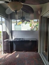 9335 Plantation Estates Dr in Royal Palm Beach, FL - Foto de edificio - Building Photo