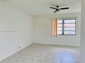 2225 Polk St in Hollywood, FL - Building Photo - Building Photo