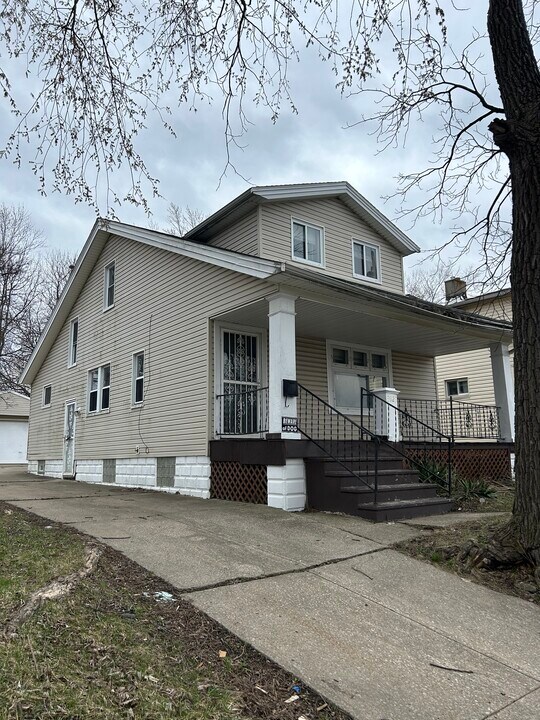 3925 E 120th St in Cleveland, OH - Building Photo