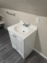 312 S Spring St, Unit Attic Studio in Elizabeth, NJ - Building Photo - Building Photo