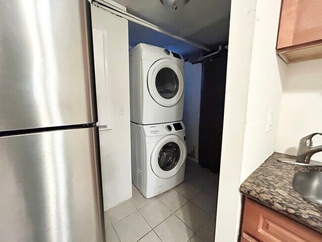 81 Windsor St in Boston, MA - Foto de edificio - Building Photo