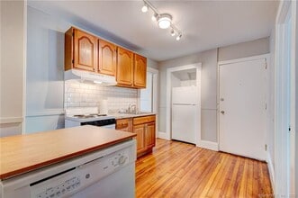 34 Maplewood Ave in West Hartford, CT - Foto de edificio - Building Photo