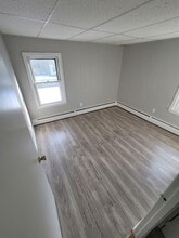 192 Tiogue Ave, Unit 4 in Coventry, RI - Foto de edificio - Building Photo