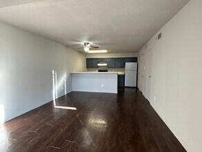 10001 Westpark Dr in Houston, TX - Foto de edificio - Building Photo