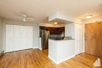 1447 N Dearborn St, Unit 4D in Chicago, IL - Building Photo - Building Photo