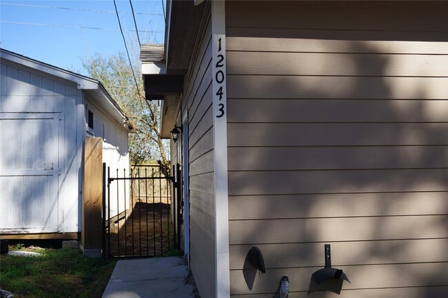 12043 Nelwood St in Willis, TX - Building Photo - Building Photo