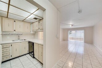 4848 NW 24th Ct in Lauderdale Lakes, FL - Foto de edificio - Building Photo