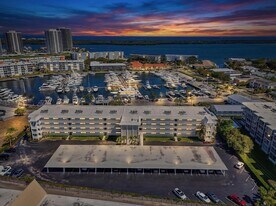 907 Marina Dr, Unit 404 in North Palm Beach, FL - Building Photo