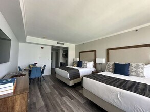 2889 McFarlane Rd in Miami, FL - Foto de edificio - Building Photo