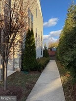 120 Tolocka Terrace NE in Leesburg, VA - Building Photo