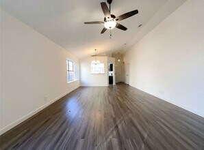 2109 Woodland Oaks Dr in Arlington, TX - Building Photo - Building Photo