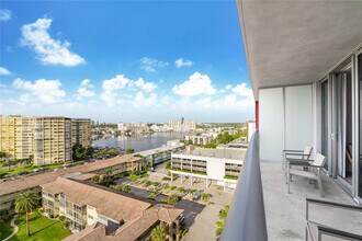 2602 E Hallandale Beach Blvd in Hallandale Beach, FL - Foto de edificio - Building Photo