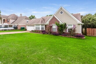 7141 Creekside Dr in Olive Branch, MS - Building Photo - Building Photo