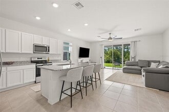 11174 Crescent Deer Dr in Land O Lakes, FL - Building Photo - Building Photo
