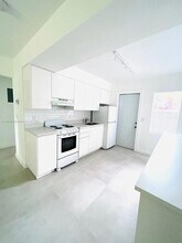 780 NE 122nd St-Unit -2 in North Miami, FL - Foto de edificio - Building Photo