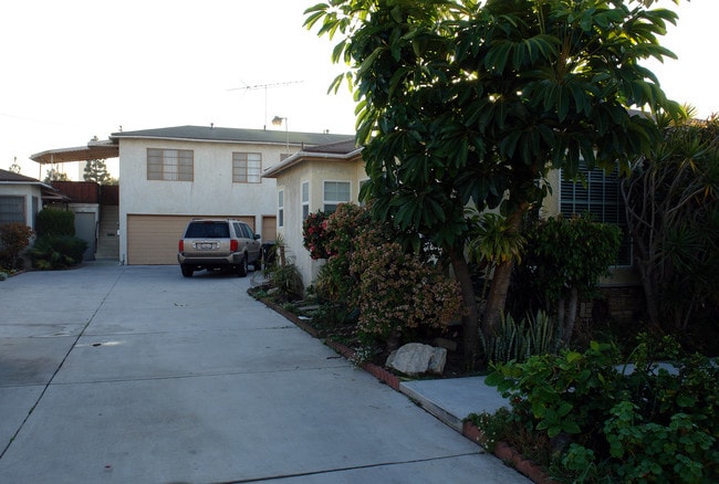 910 S Walnut St in Inglewood, CA - Foto de edificio - Building Photo