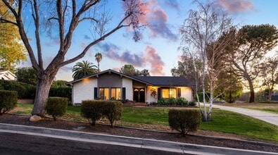 1274 Muirfield Rd in Riverside, CA - Building Photo - Building Photo
