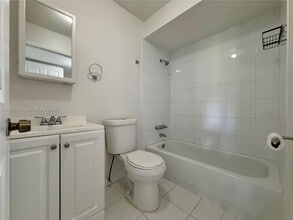 10651 SW 108th Ave, Unit 1D in Miami, FL - Foto de edificio - Building Photo