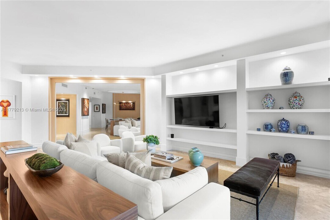 10 Edgewater Dr in Coral Gables, FL - Building Photo