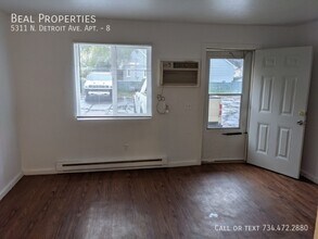 5311 N Detroit Ave in Toledo, OH - Building Photo - Building Photo