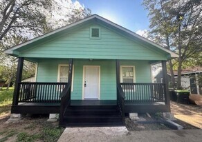 327 Lincoln St in Wharton, TX - Building Photo